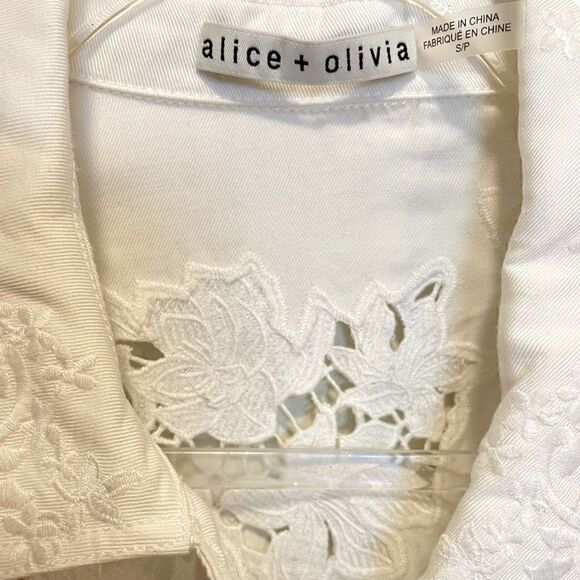 ALICE + OLIVIA Three-Quarter Sleeve Embroidered White Button-Up Top - Picture 4 of 8